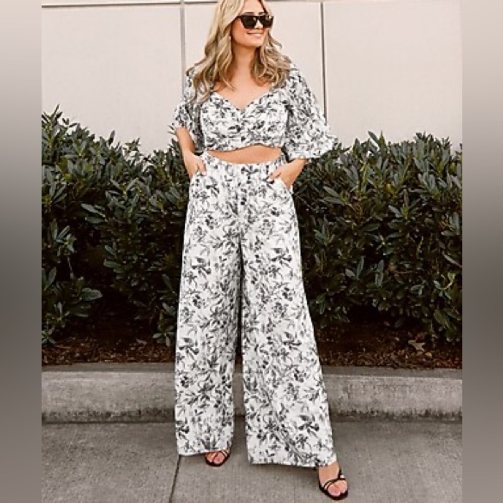 Express Super High Waisted Printed Wide Leg Pant